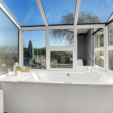 Holiday home Front In With Kitchen