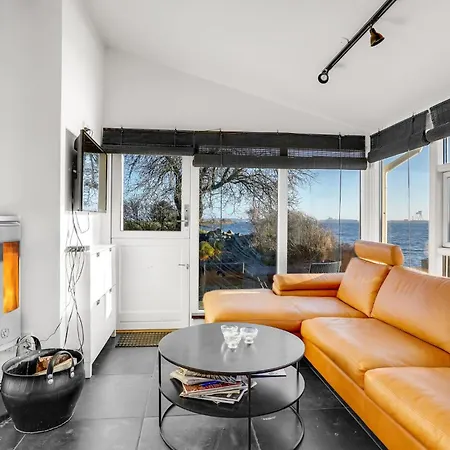 Front In With Kitchen Holiday home Otterup