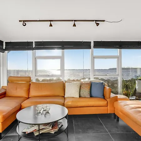 2 Bedroom Amazing In אוטרופ