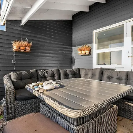 2 Bedroom Amazing In Оттеруп