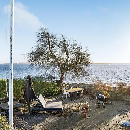 Front In With Kitchen Holiday home *